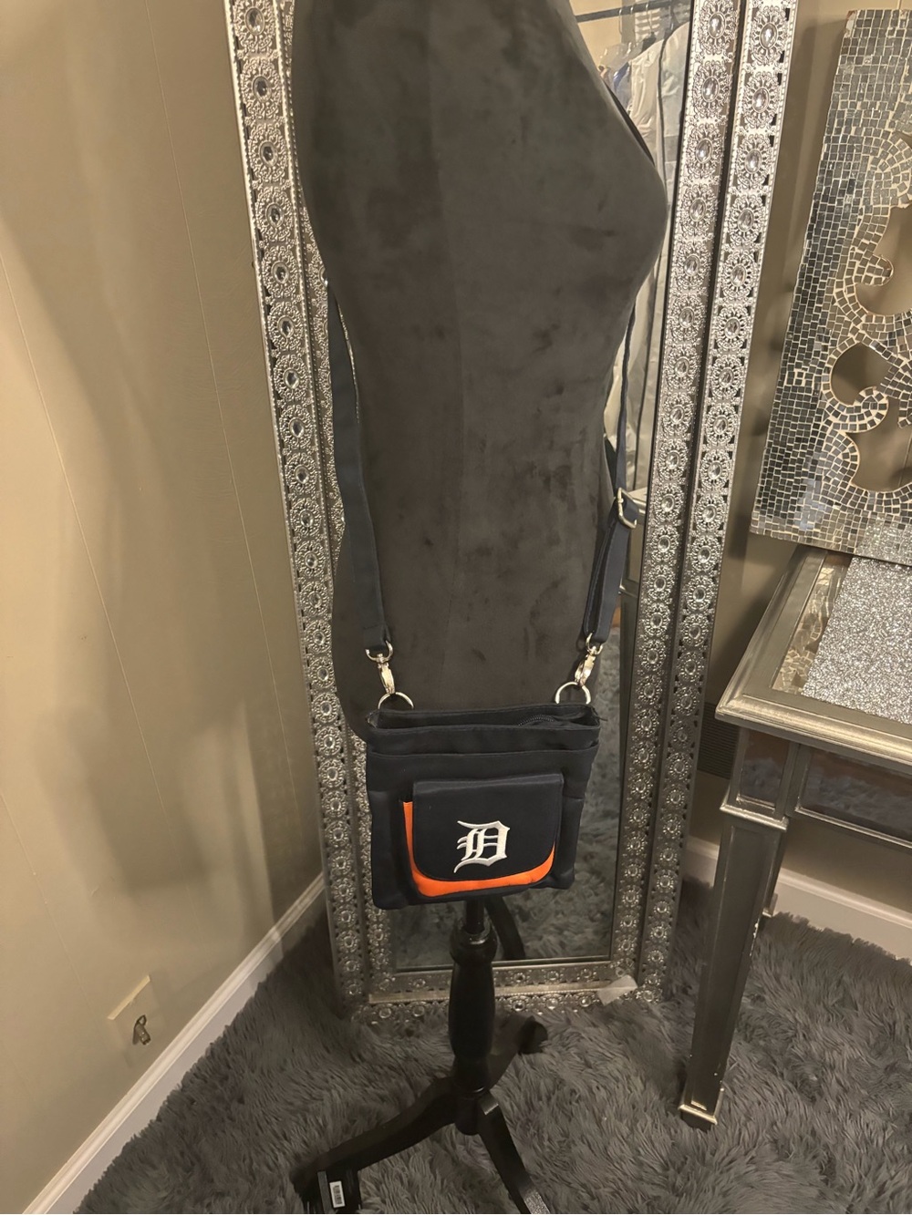 ⭐️Detroit Tigers Navy Crossbody Bag with Orange Trim